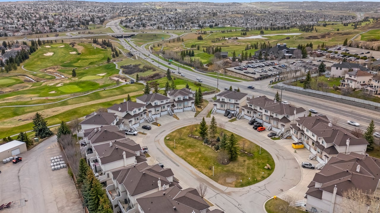 139 Country Hills Gardens NW