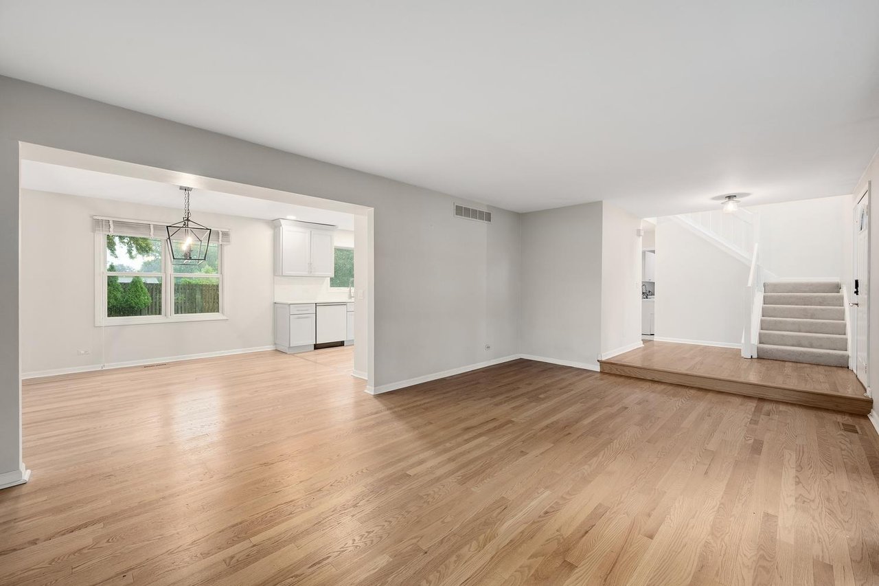 1N325 Tamarack Dr, Winfield IL – Move-In Ready Home in Timber Ridge Listed at $580,000