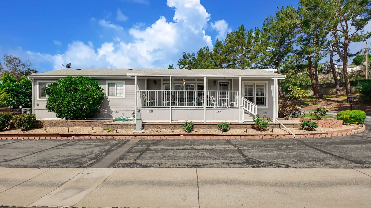 8651 Foothill Boulevard 35