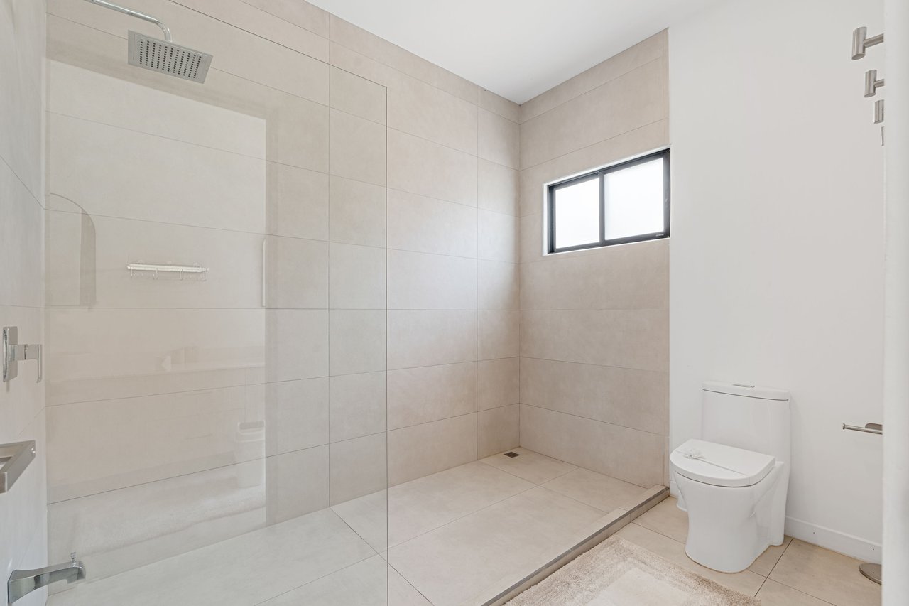 Castillo Blanco | Modern 4-Bedroom Home with Saltwater Pool – Walk to the Beach in Surfside, Playa Potrero