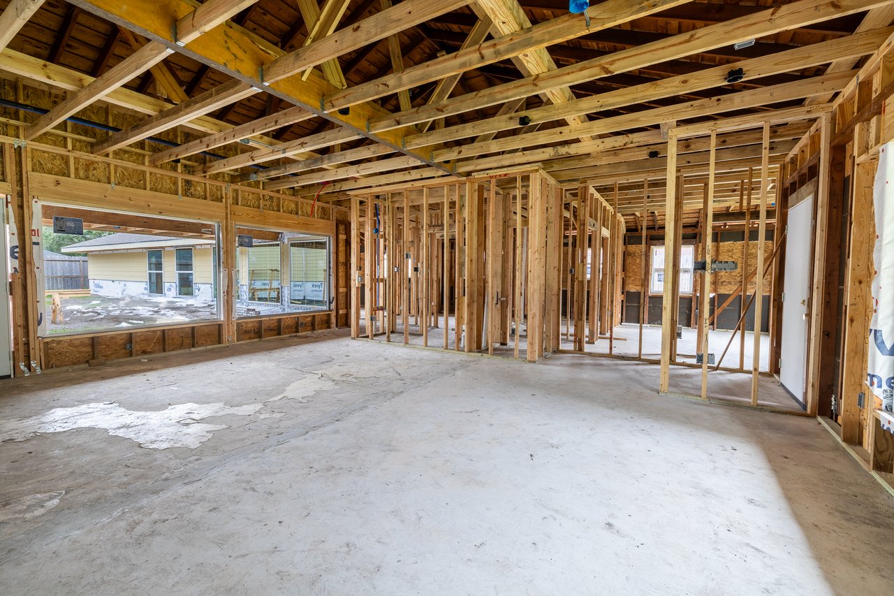 Private Listing In Westbury
