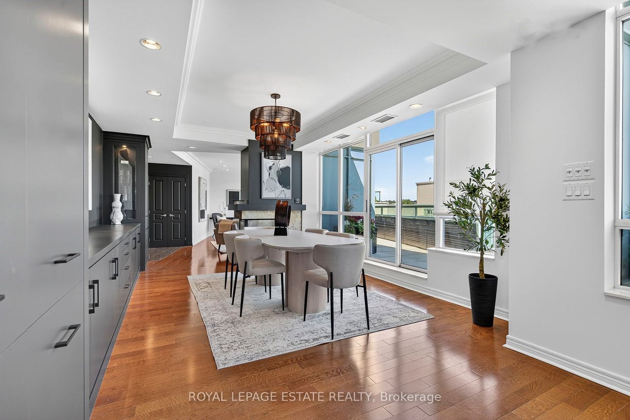 PENTHOUSE MADE FOR WATERFRONT LIVING