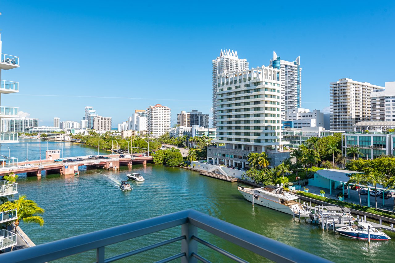 Aqua Gorlin Residence 703