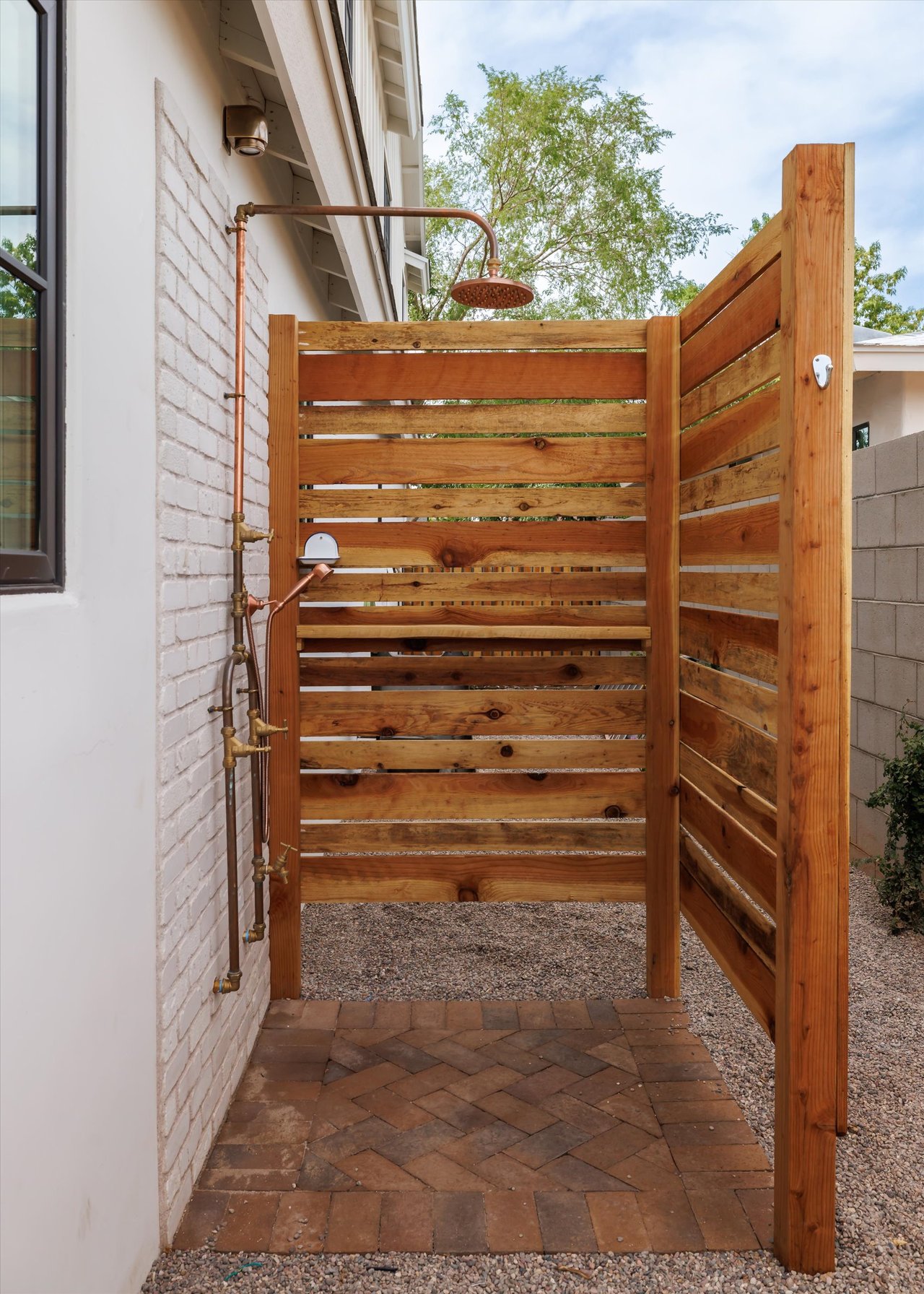 4835 E INDIANOLA Avenue