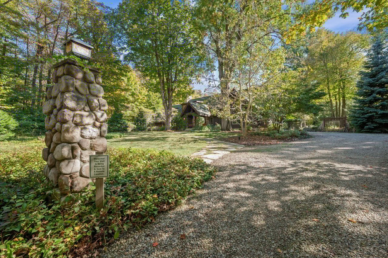 14657 Lakeshore Road