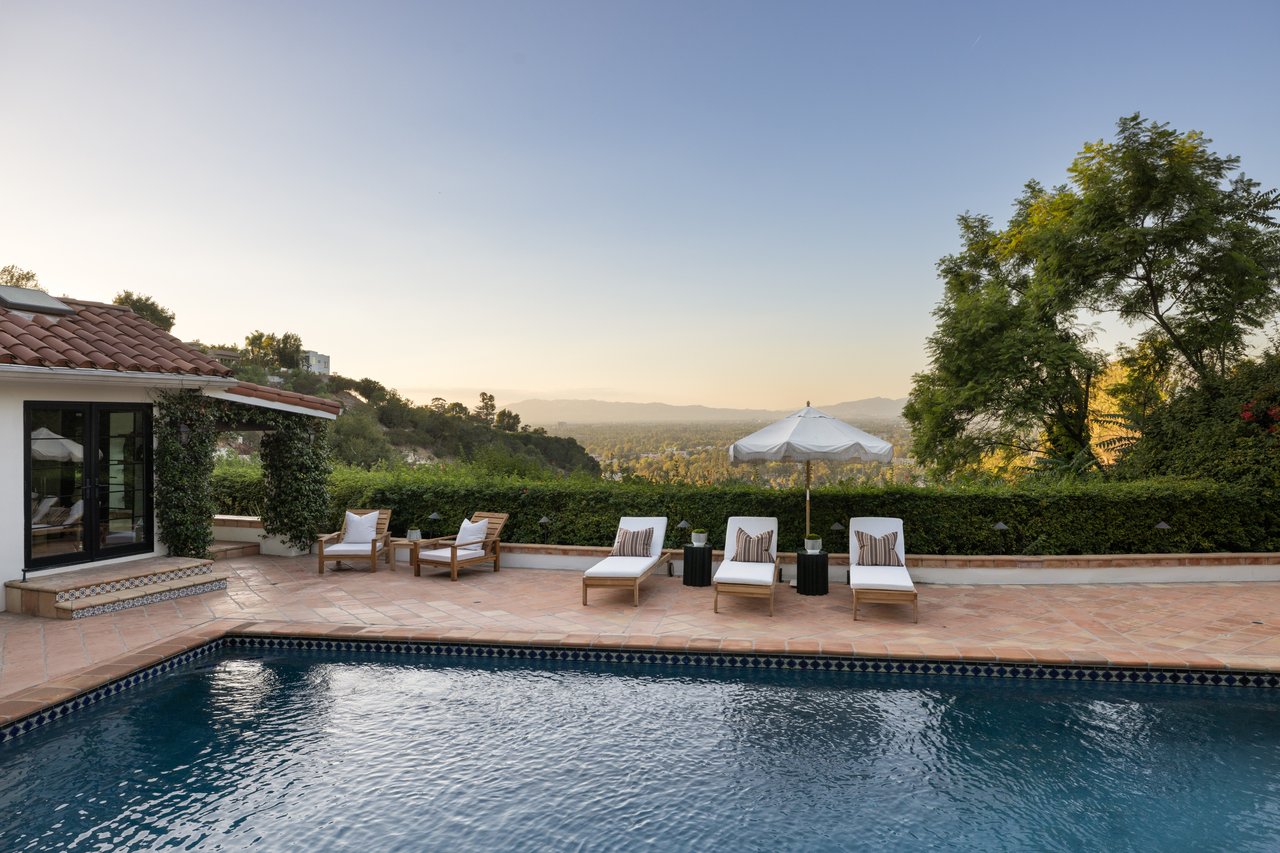 3646 Sunswept Dr, Studio City