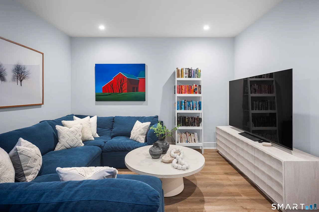 18 Vani Court