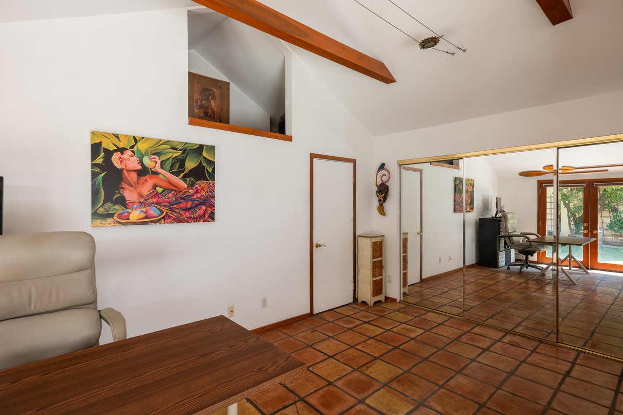 8921 Rosewood Ave, West Hollywood