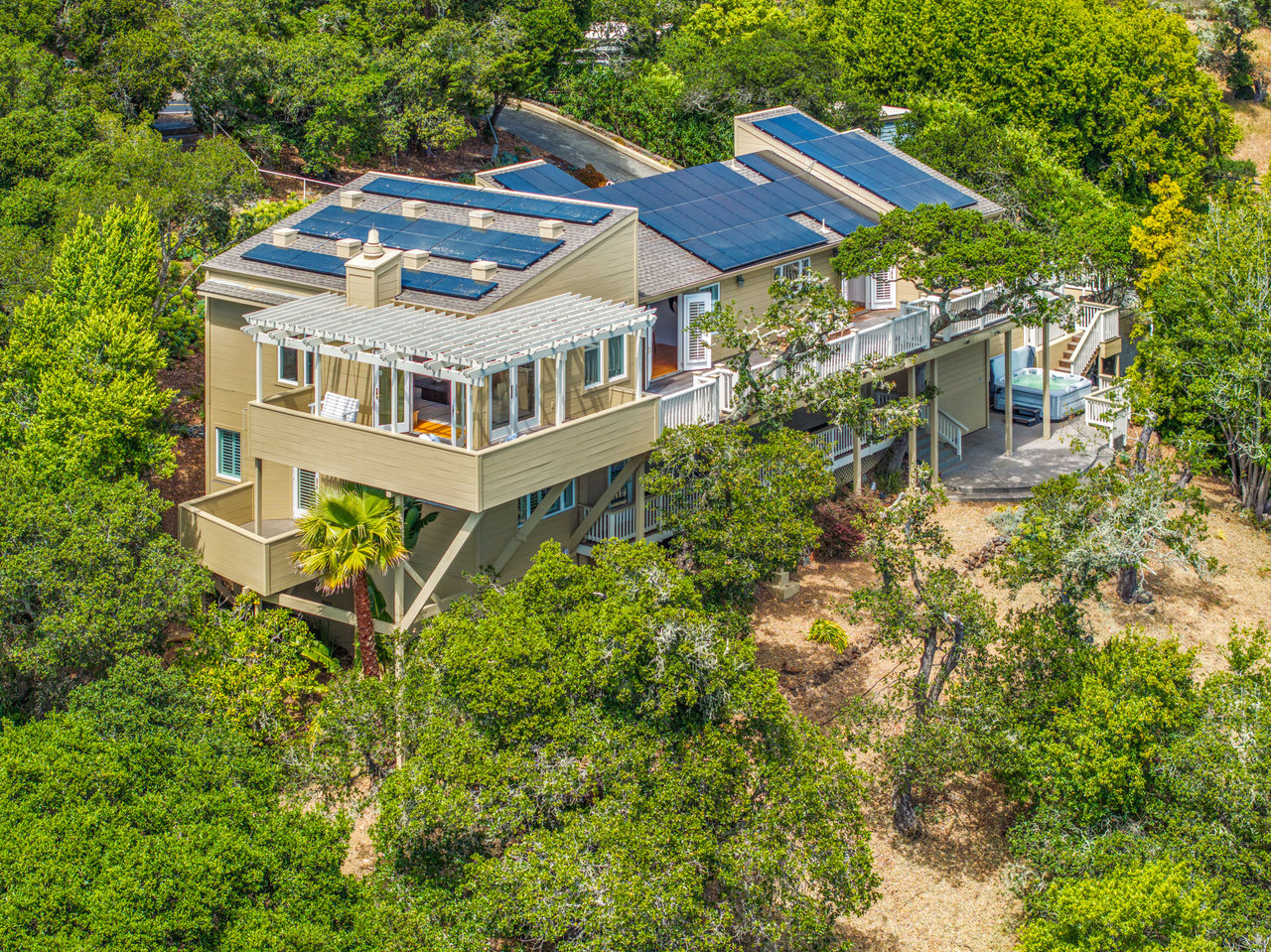 Picturesque and Private View Residence