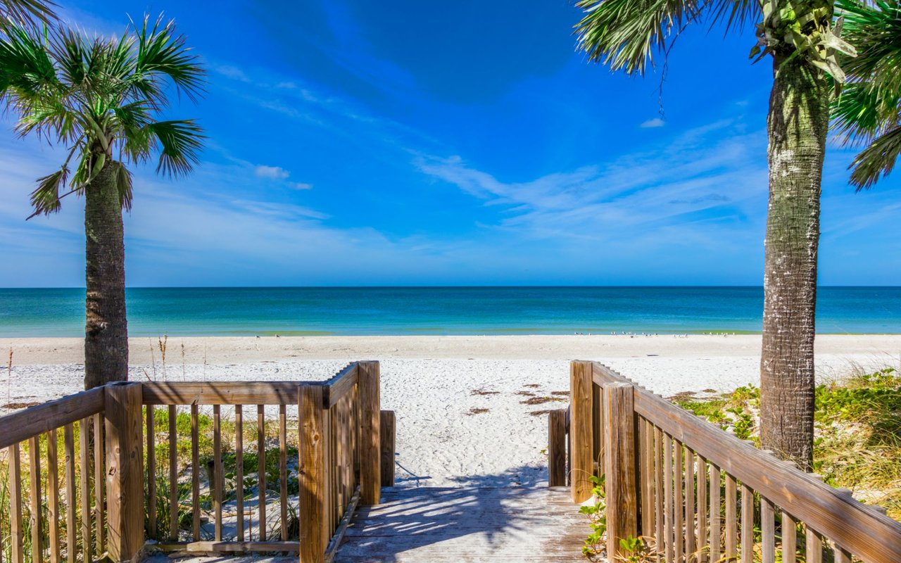 Bradenton Homes with 2 Car Carport Garage Description