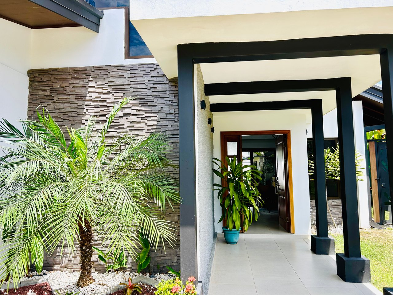 Tropical Modern Living Near Uvita – Stylish Pool Home with Privacy | Price Reduced