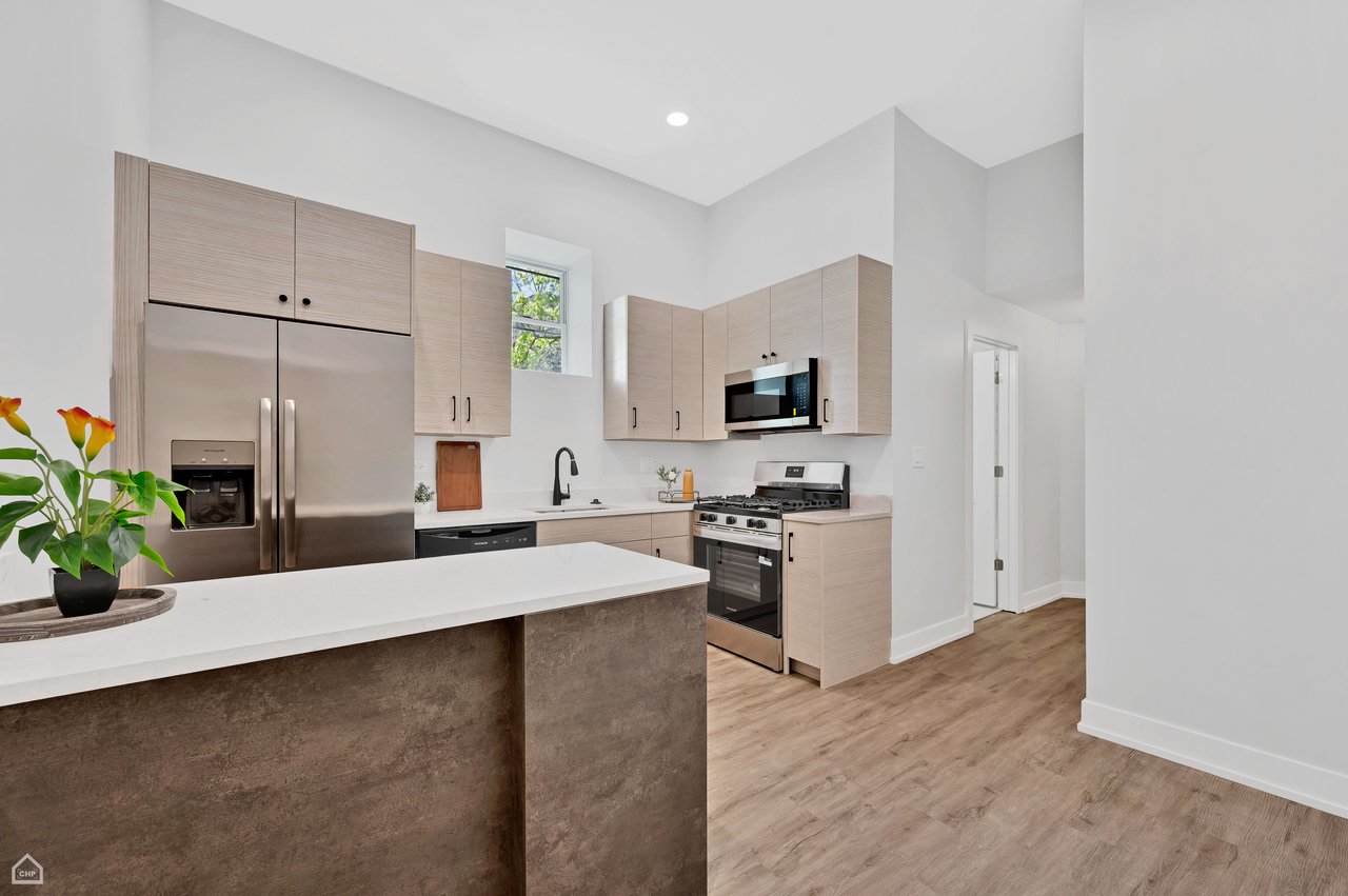 2901 N Sacramento 