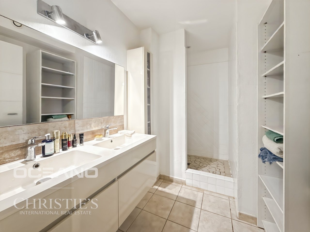 EXCLUSIVE - 2 bedrooms Townhouse with a pool