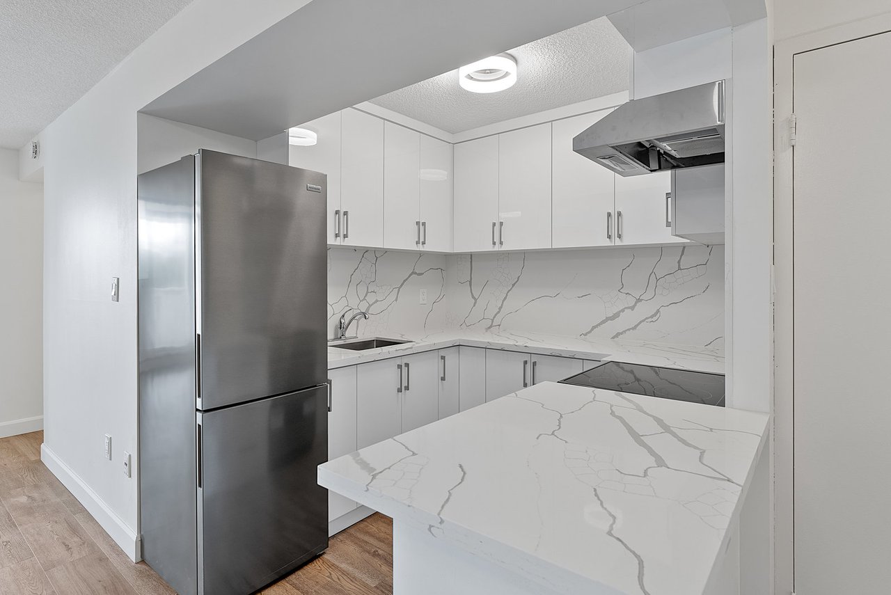 10330 Yonge Street W Unit: 404