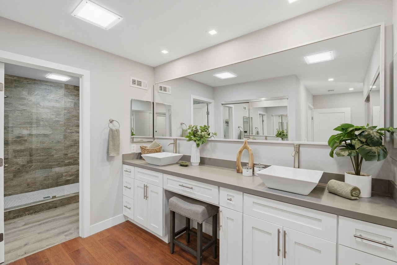 1541 Via Entrada Del Lago