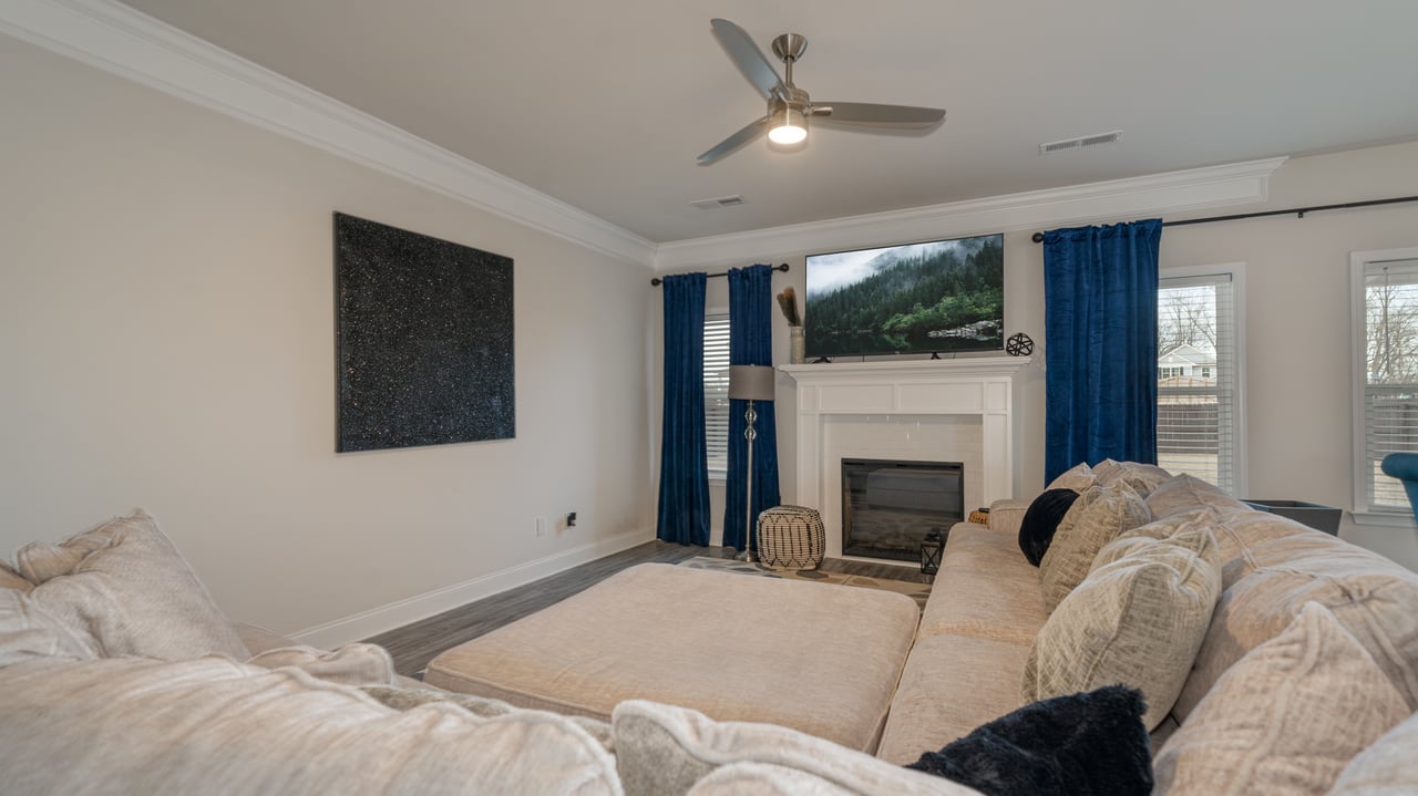 5 Bedroom Gorgeous Home! Lots of Space!!
