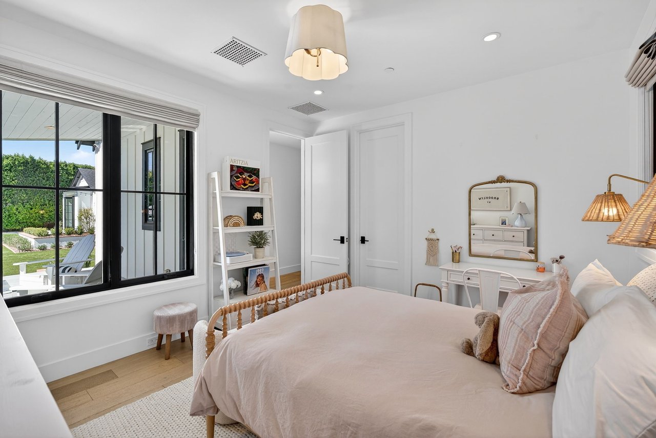 5217 E CALLE REDONDA