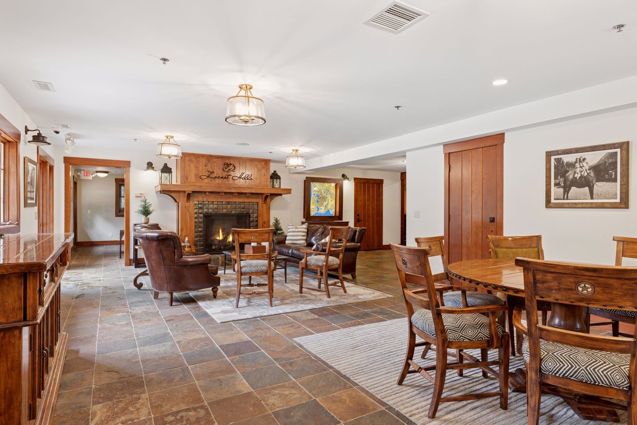 405 Carpenters Point, Wayzata