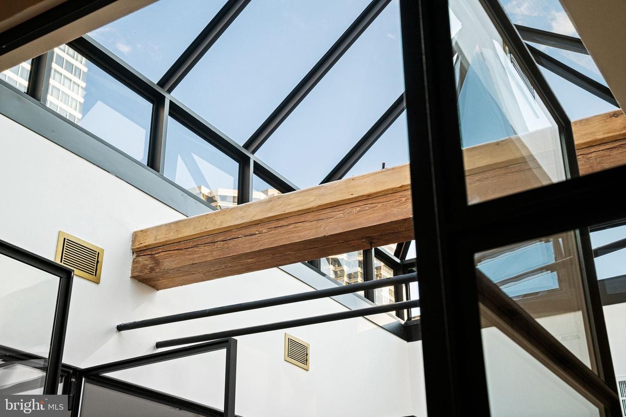 2017 Sansom St, Philadelphia, PA 19103