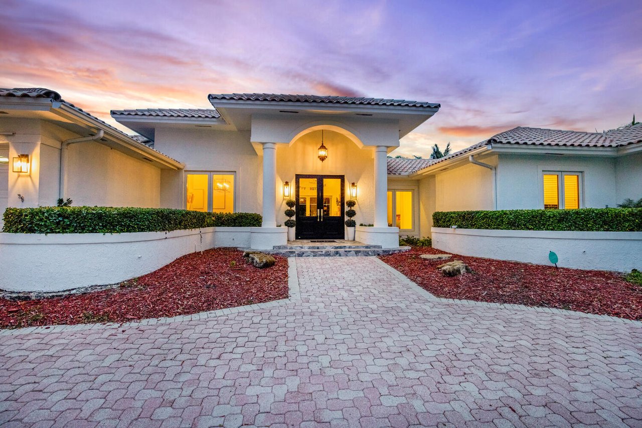 Palmetto Bay Perfection: Spacious, Serene, Stunning