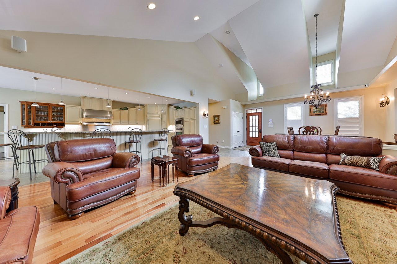 3105 Lakeshore Road, Burlington