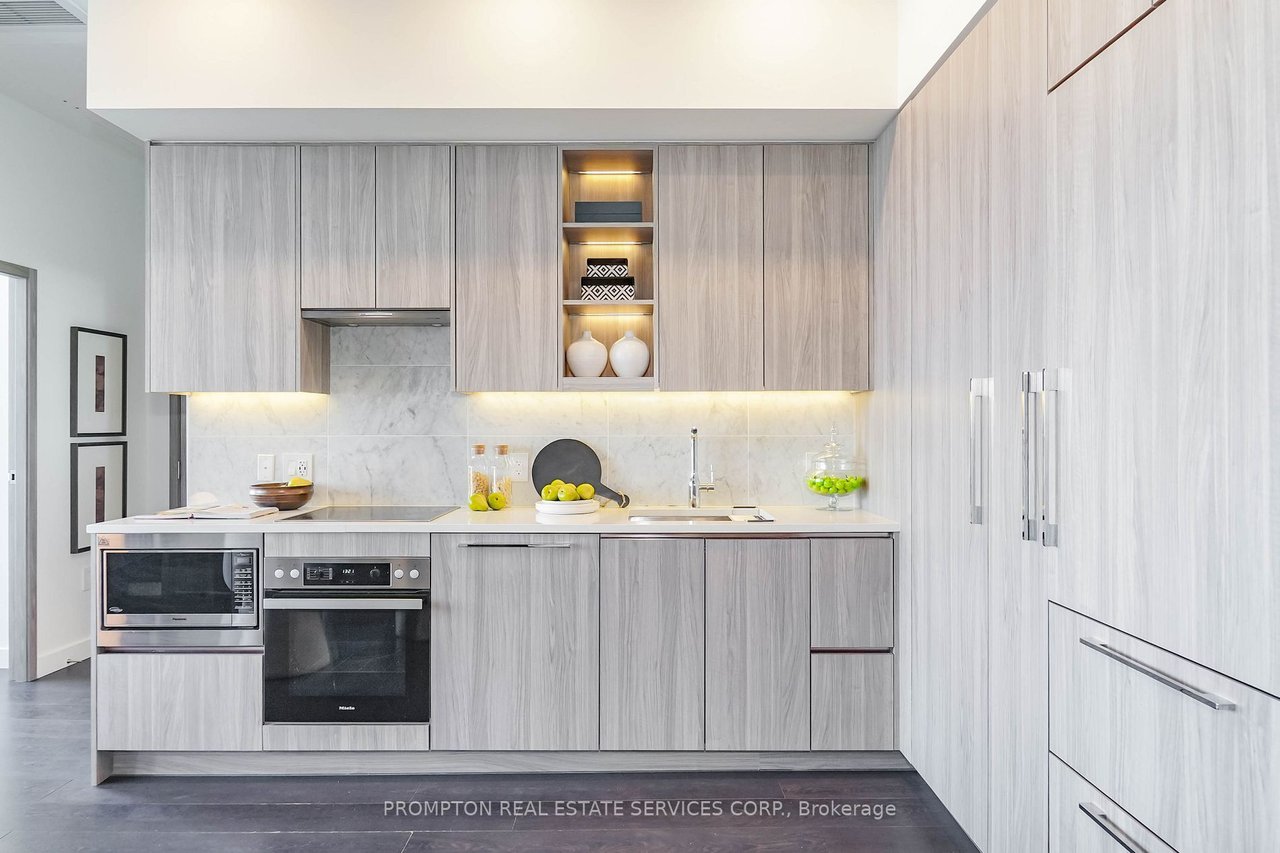 SEASON CONDOS PENTHOUSE