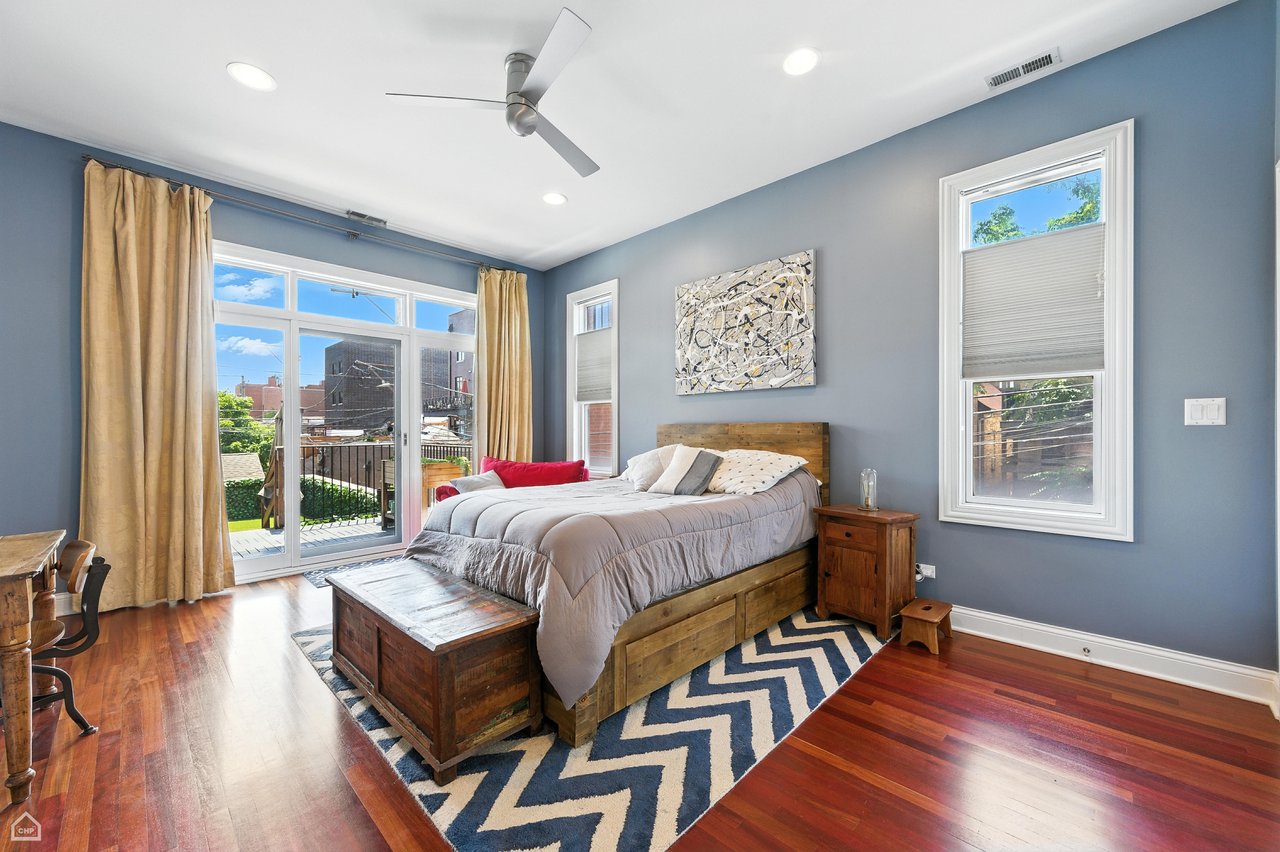 2343 W Montrose Avenue Unit: 101