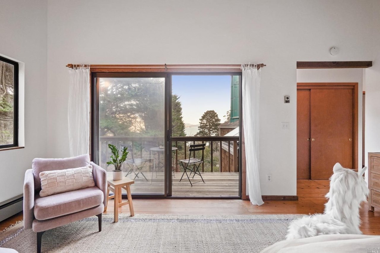 260 Sunset Way