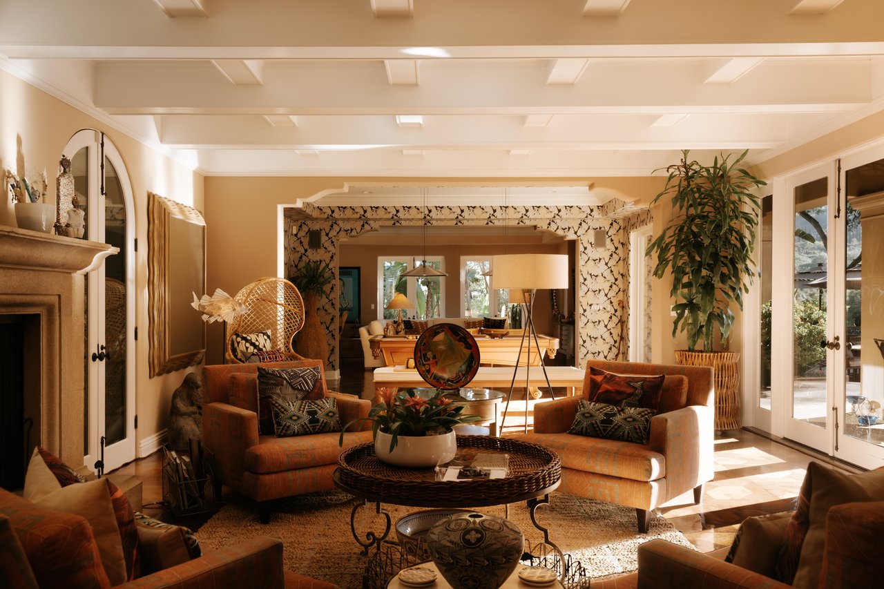 2700 Benedict Canyon Dr