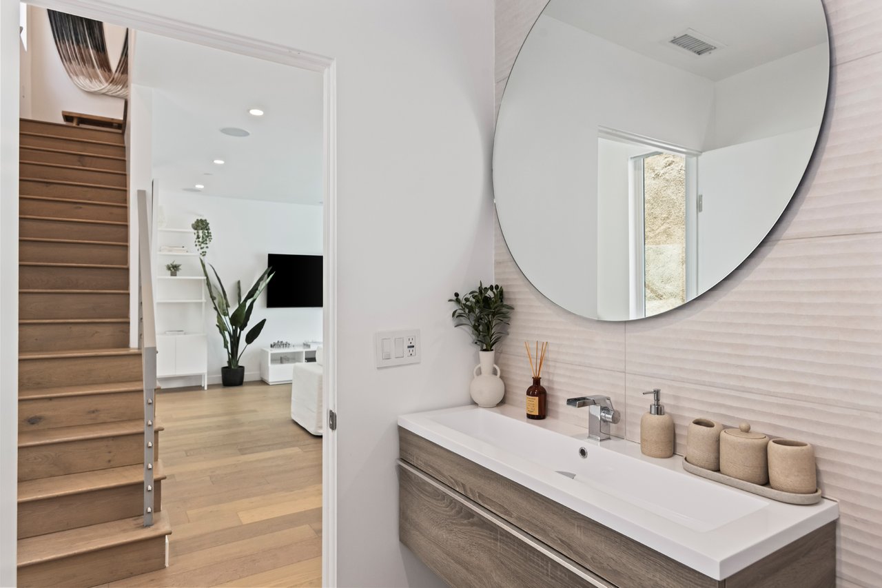 3B/3.5B Designer Home located in Prime Location