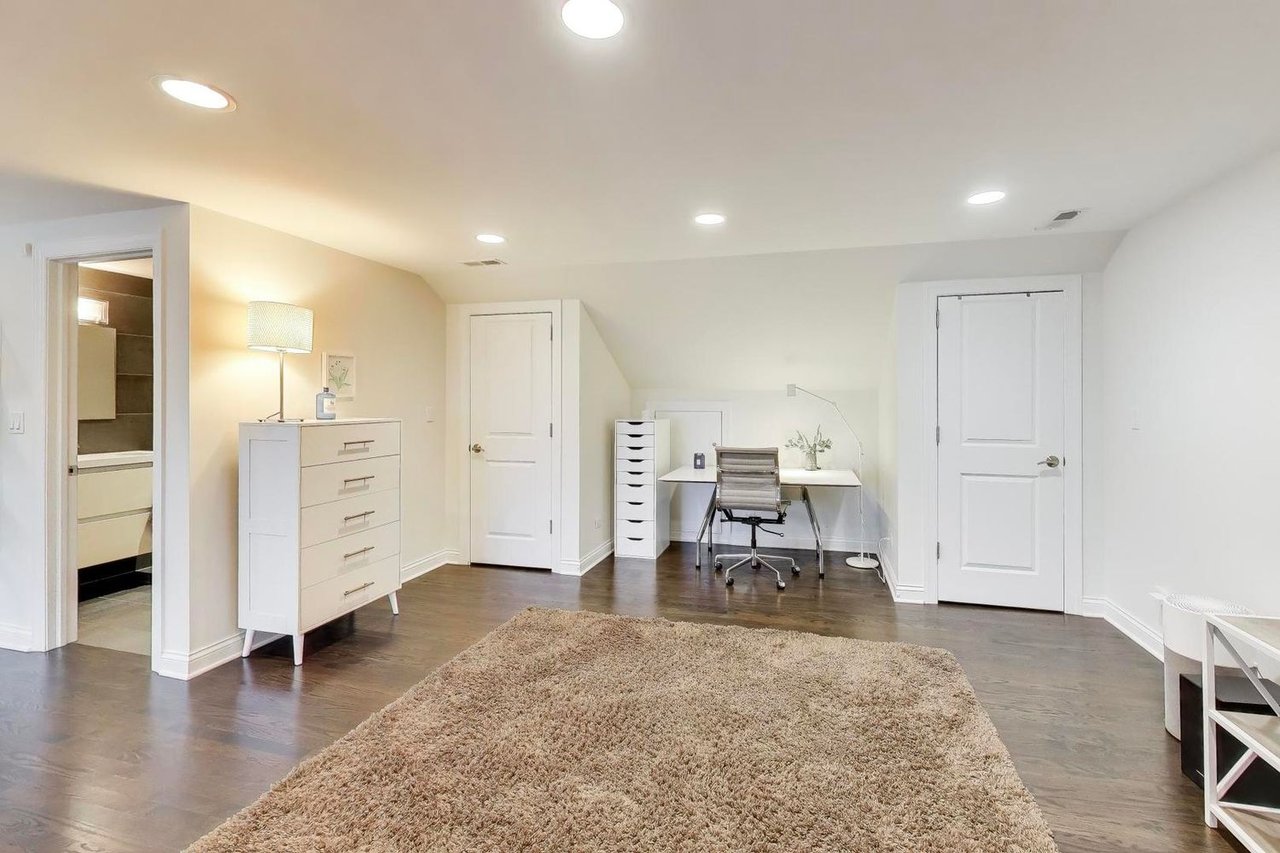 1217 Sheridan Rd