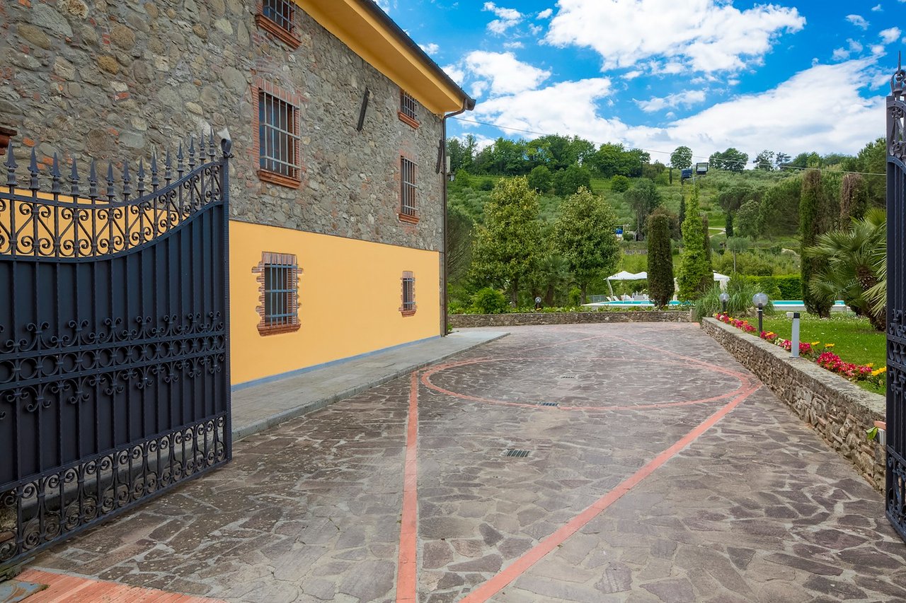 Marvelous Countryside Villa Outside of Lucca