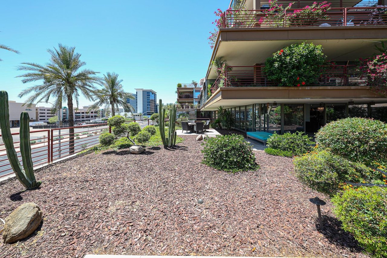 7157 E Rancho Vista Dr, #3006