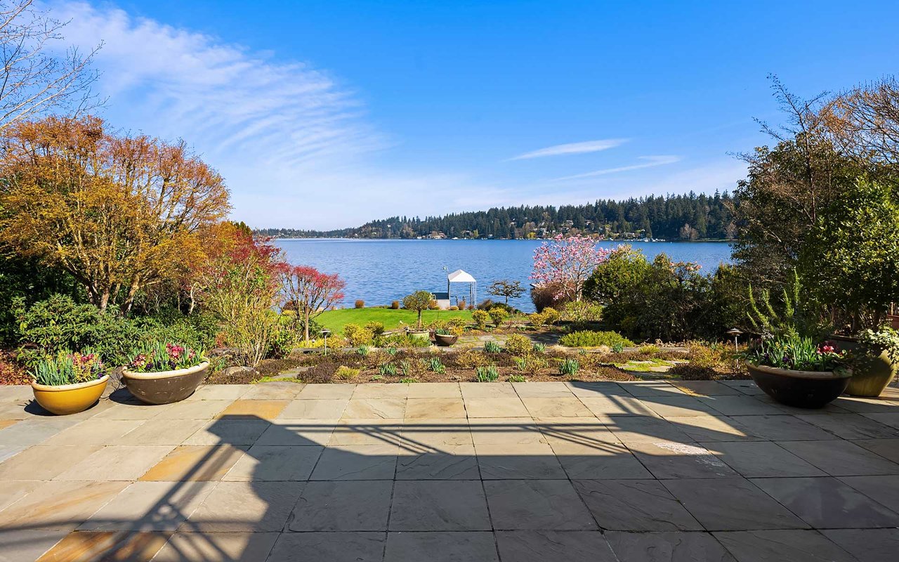 Northwest Contemporary Style on Mercer Island’s Cherished North End