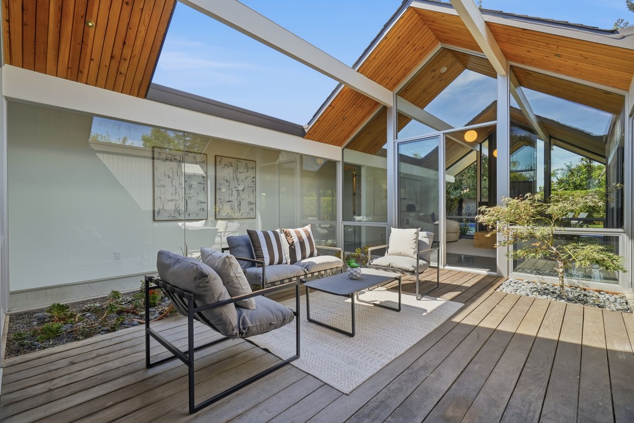 1109 Lorne WAY