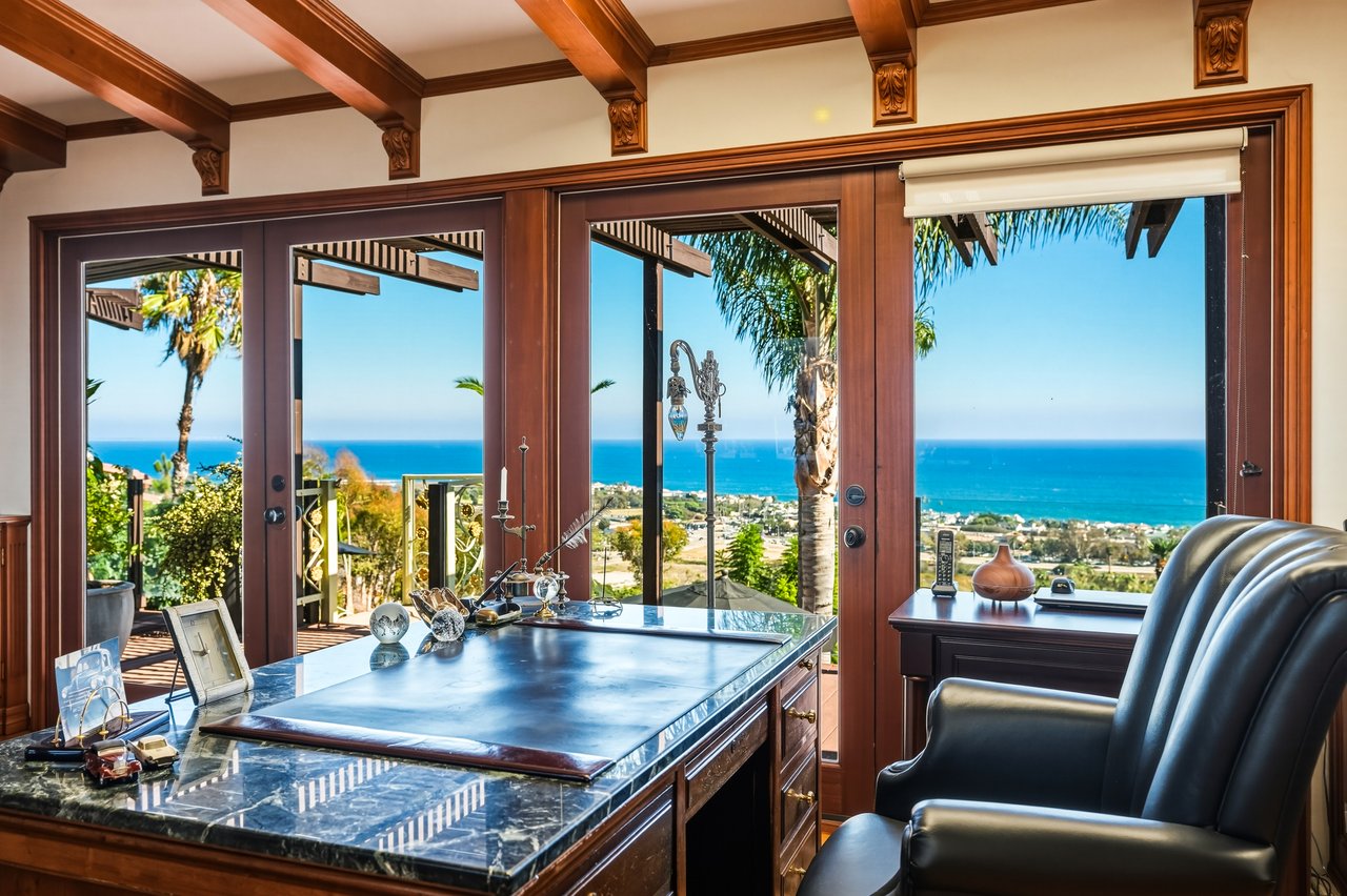 3400 Coast View Dr