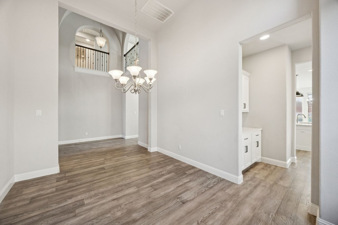 1001 Grassy Shore Ln