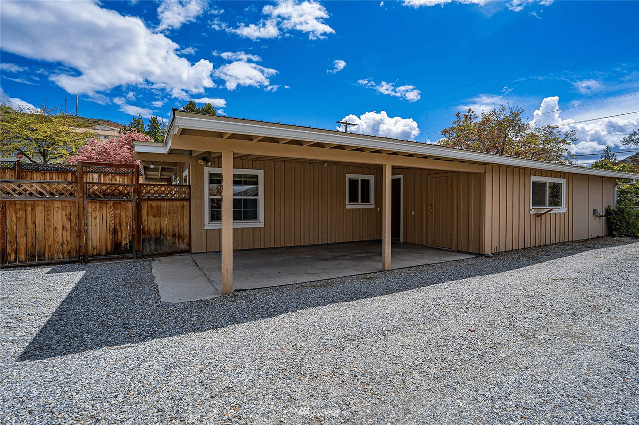 420 E Eli Avenue