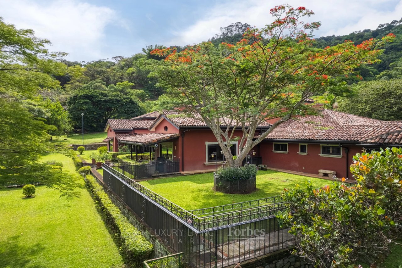 19759 - Architectural Hacienda Style Luxury Villa inTranquil Natural Oasis