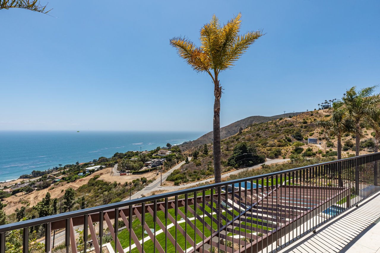4346 Avenida De La Encinal