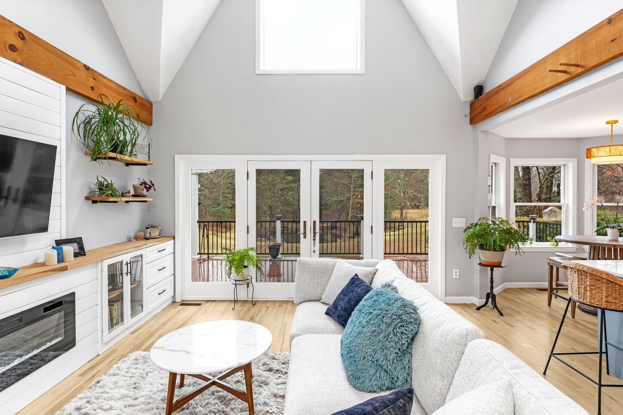 11 Pequot Lane, Hopkinton, RI 02804