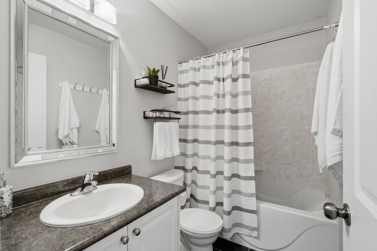 215 Banting Crescent