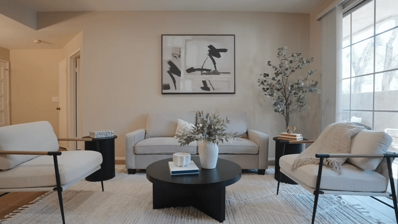 2+2 Valencia Condo For Sale - Armando and Valerie