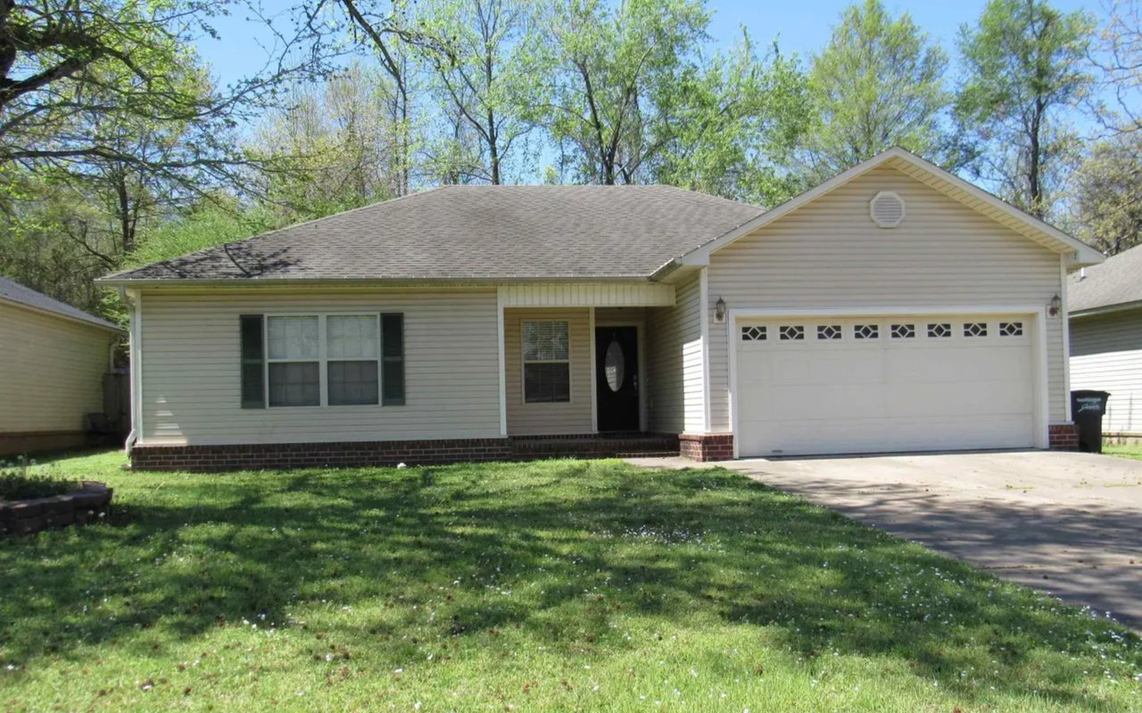 1813 Hidden Oaks Dr