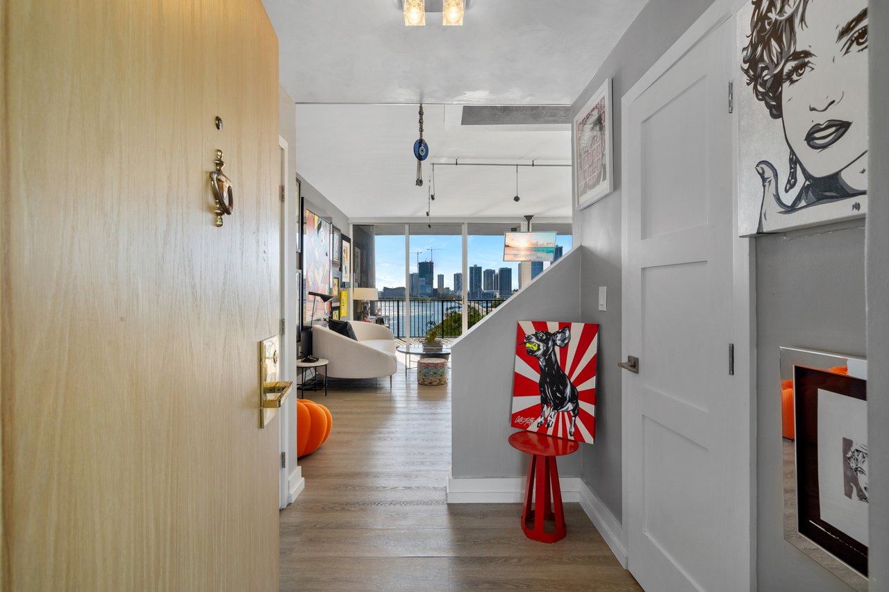 1000 Venetian Way 810
