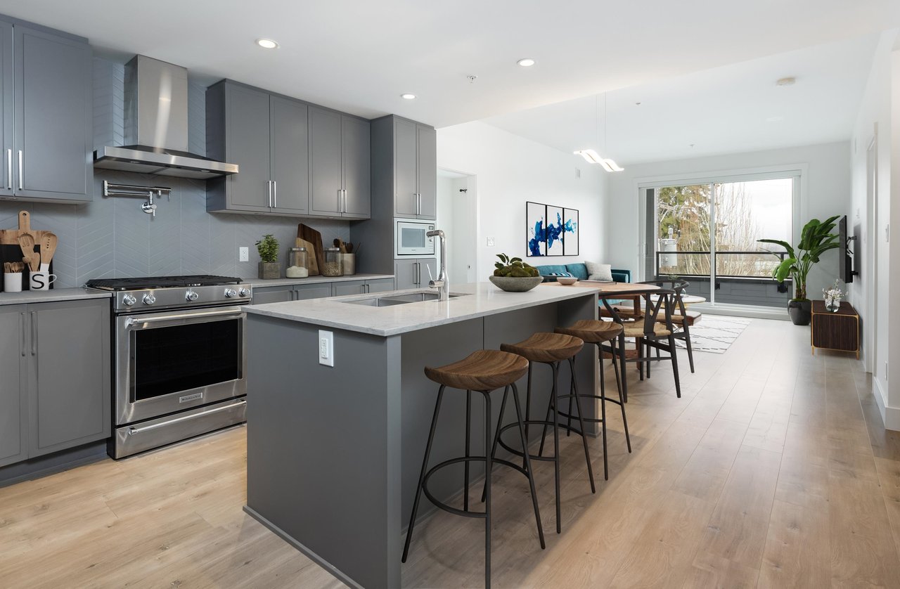 402-4477 Hastings St