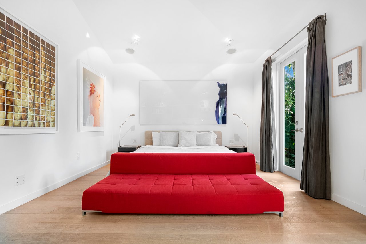 441 E Dilido Dr