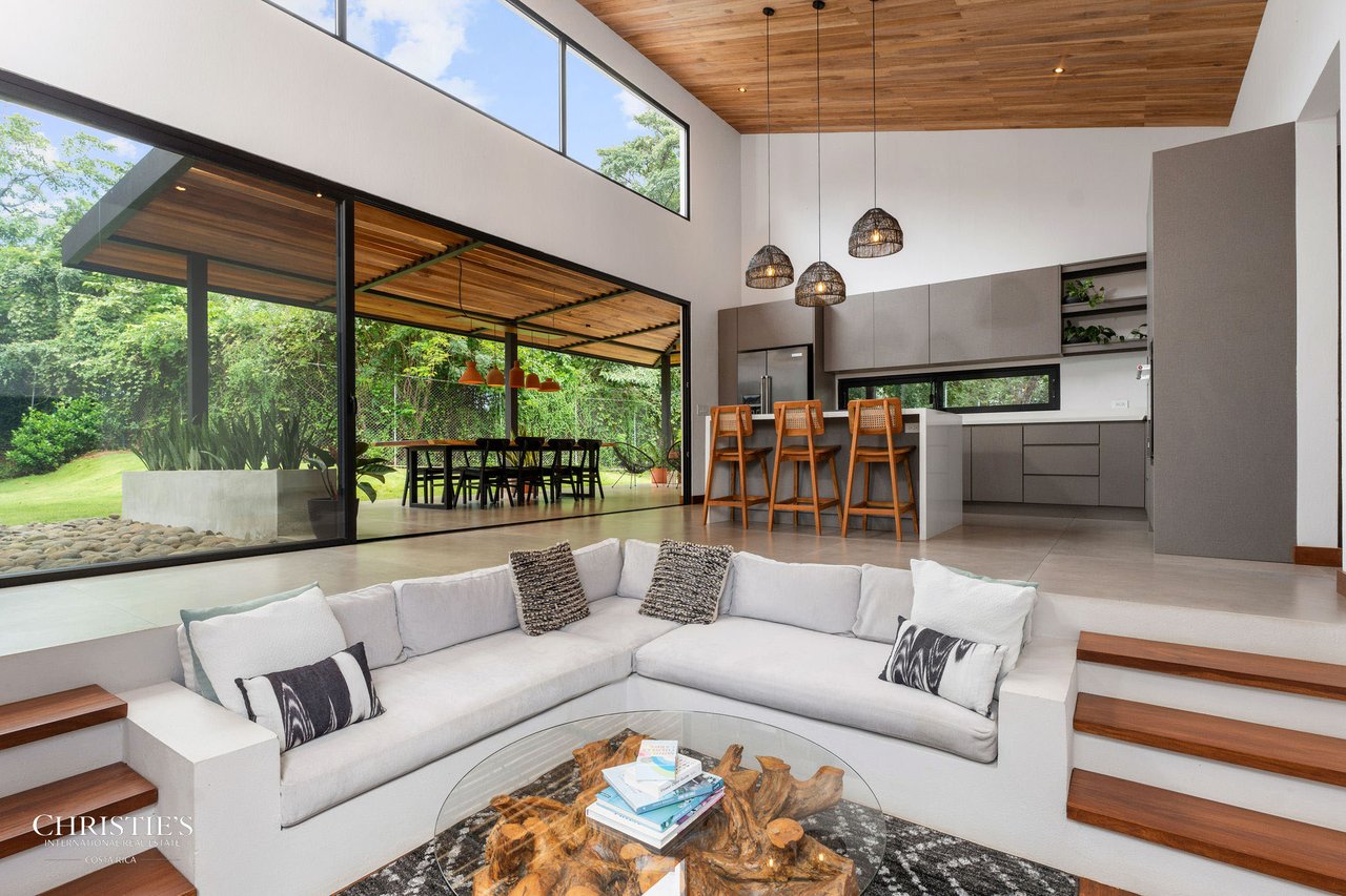 Casa Lola – Contemporary Beachside Oasis in Playa Grande
