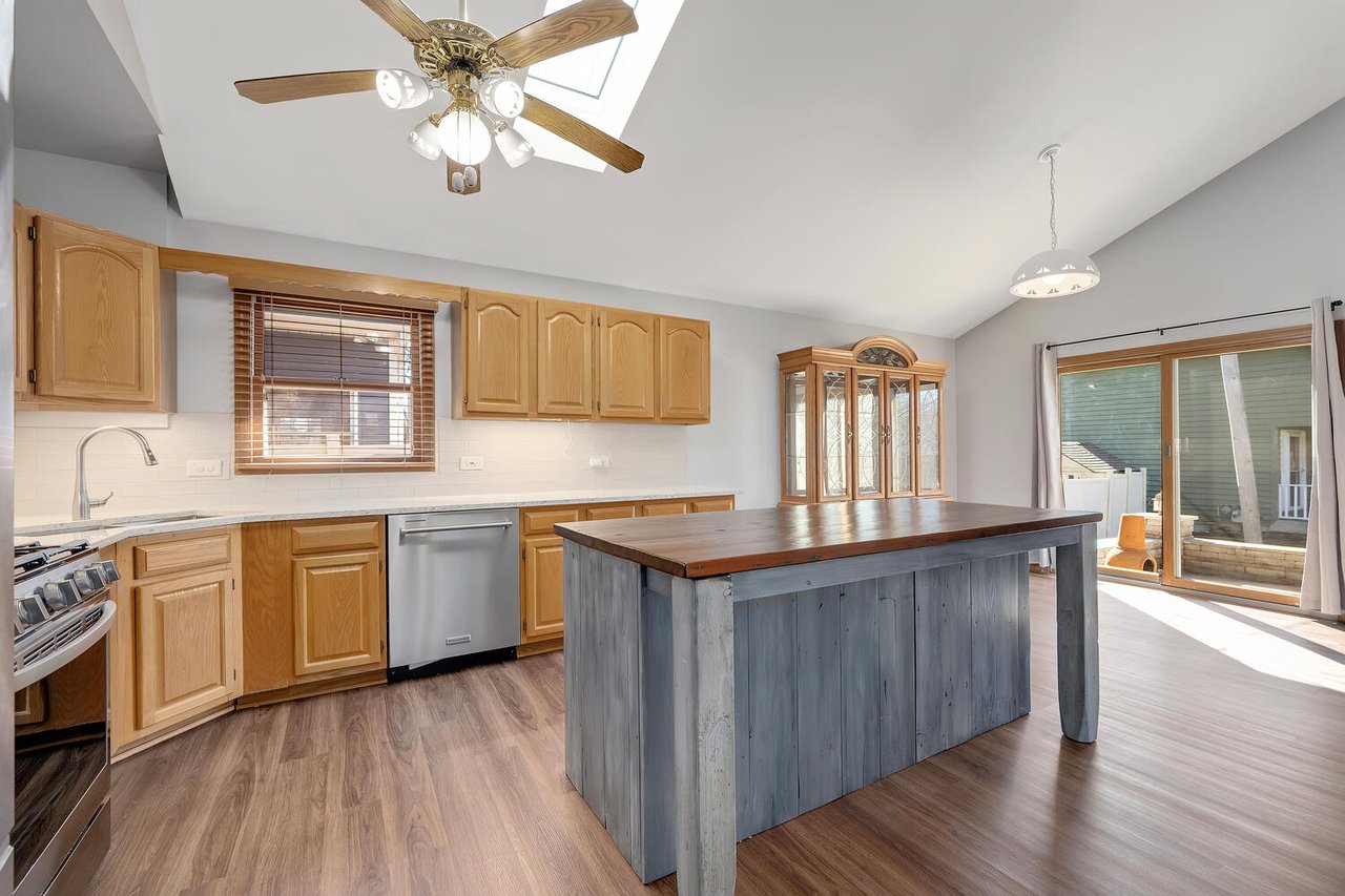 27W015 Manchester Rd, Winfield IL – Updated Home with Forest Preserve Views and 3-Car Garage