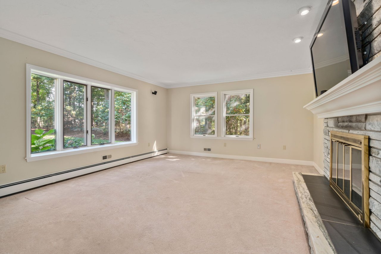 4 Leslie Rd